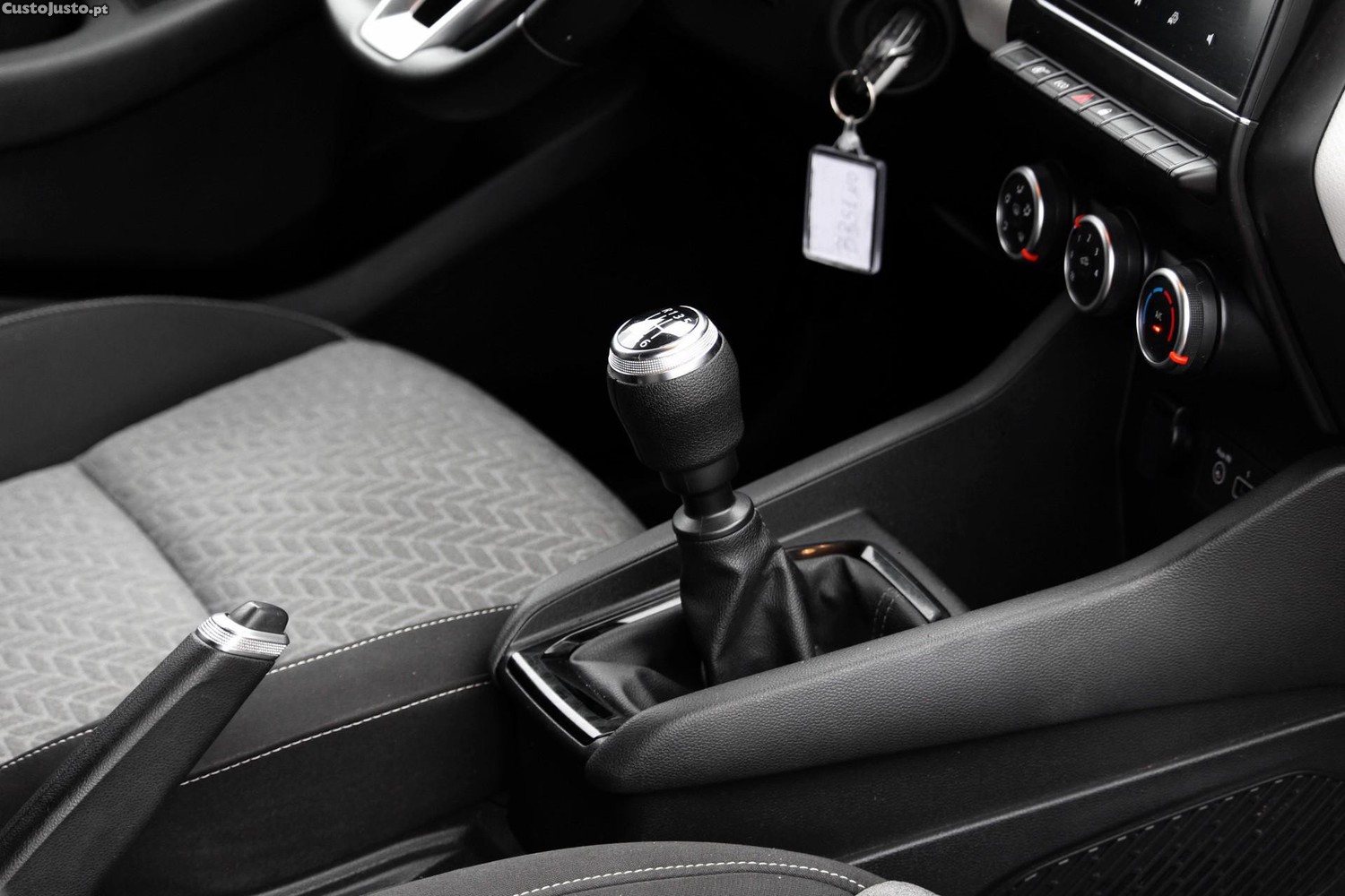 Renault Clio 1.0 TCe Evolution — fotografia 17