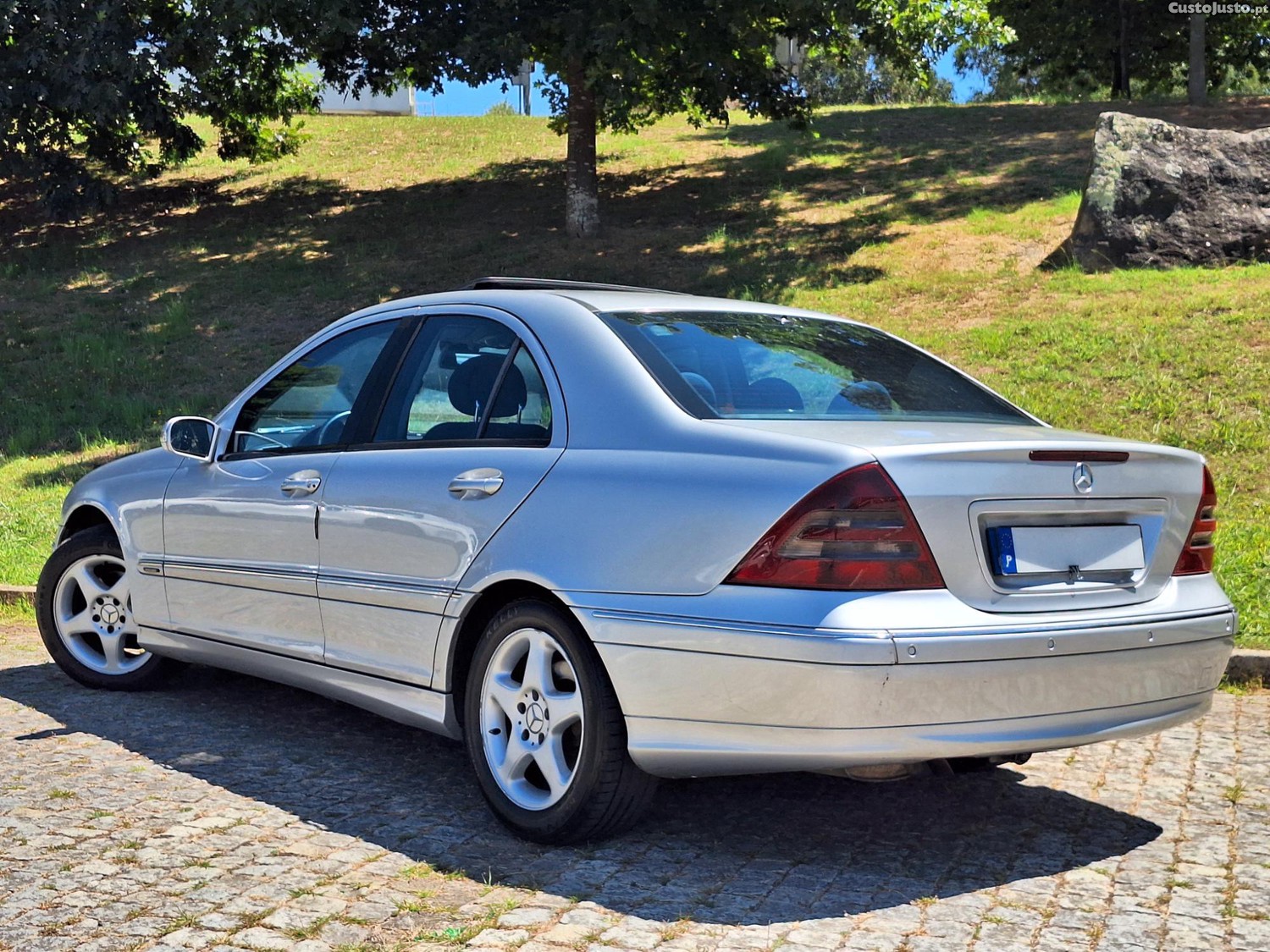 Mercedes-Benz C 220 Avantgarde Automático — fotografia 6