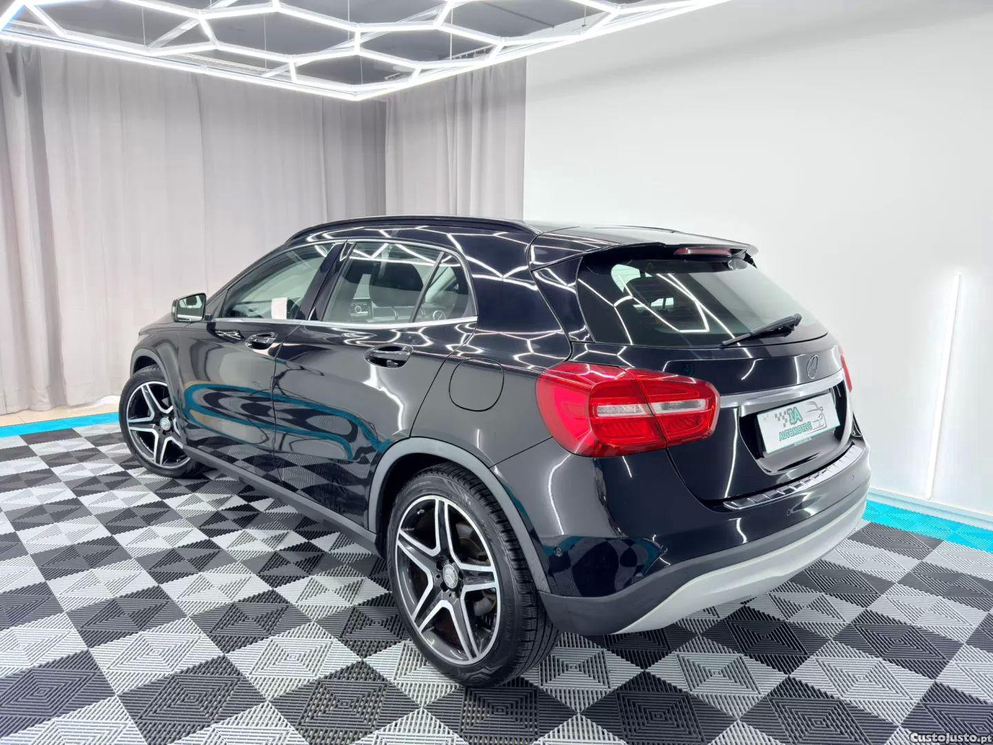 Mercedes-Benz GLA 200 Aut. — fotografia 17