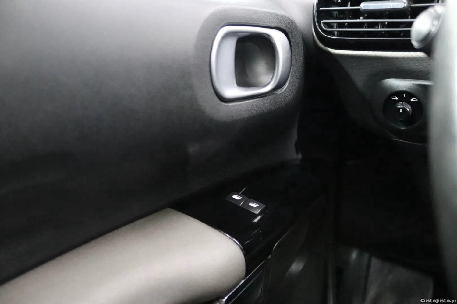 Citroën C4 1.2 PureTech Feel EAT6 — fotografia 8