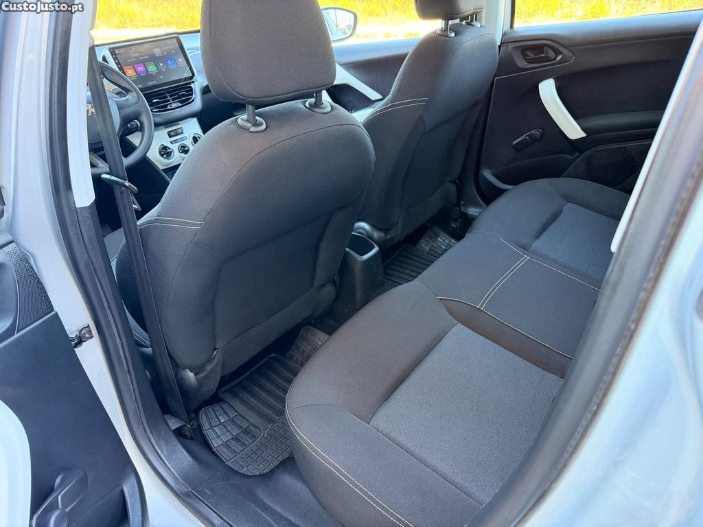 Peugeot 208 1.2 PureTech 68cv A/C+GPS — fotografia 3