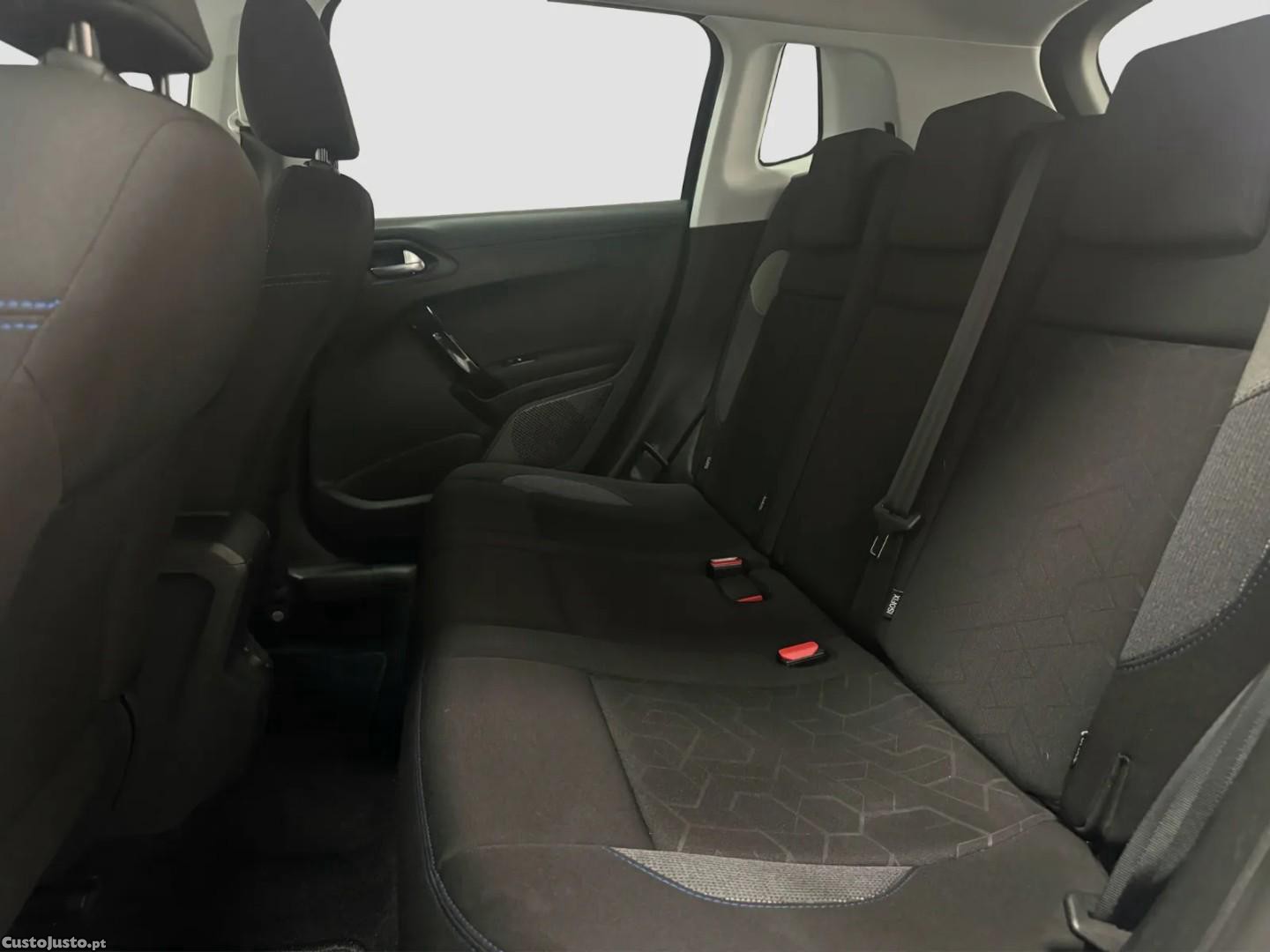 Peugeot 2008 1.2 PureTech Style — fotografia 2