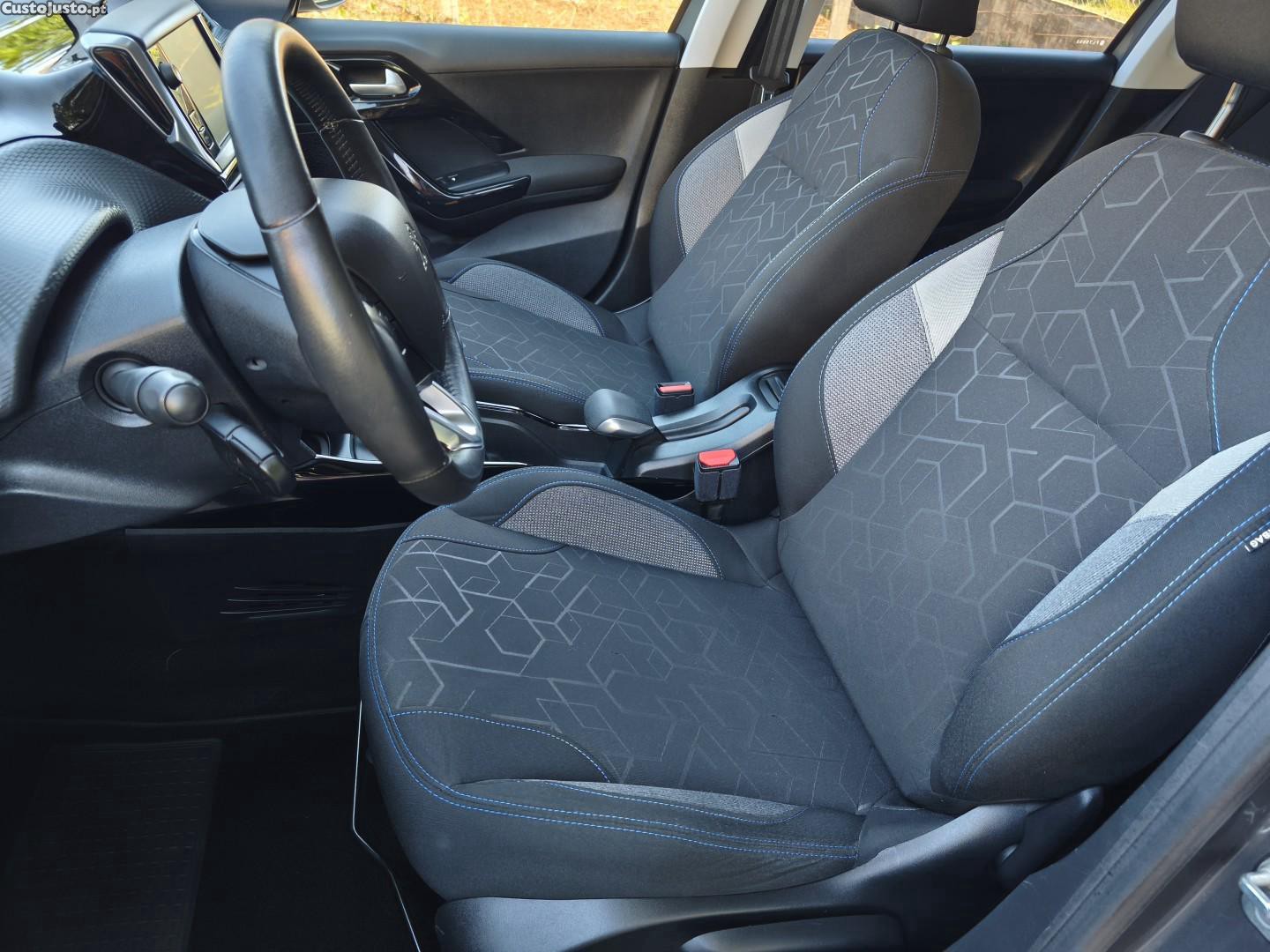 Peugeot 2008 1.2 PureTech Signature — fotografia 19