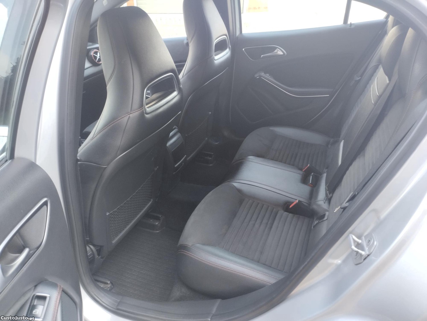 Mercedes-Benz GLA 180 CDI - PACK AMGLINE - NACIONAL - C/ Garantia - Distribuição Mudada - "Imbatível" — fotografia 9