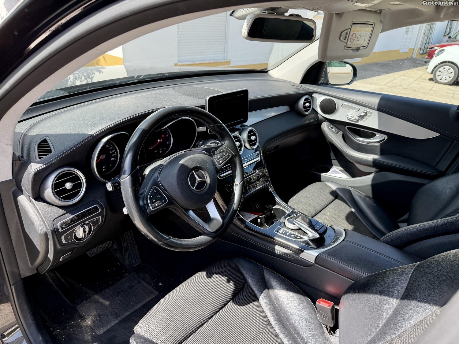 Mercedes-Benz GLC 250 AMG 4Matic — fotografia 3