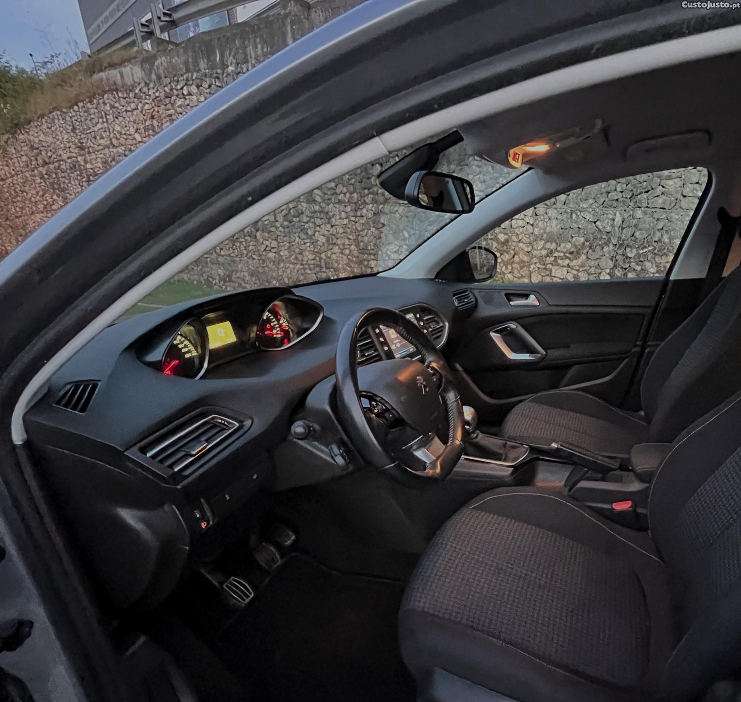 Peugeot 308 1.5 BlueHDi Business Line — fotografia 4