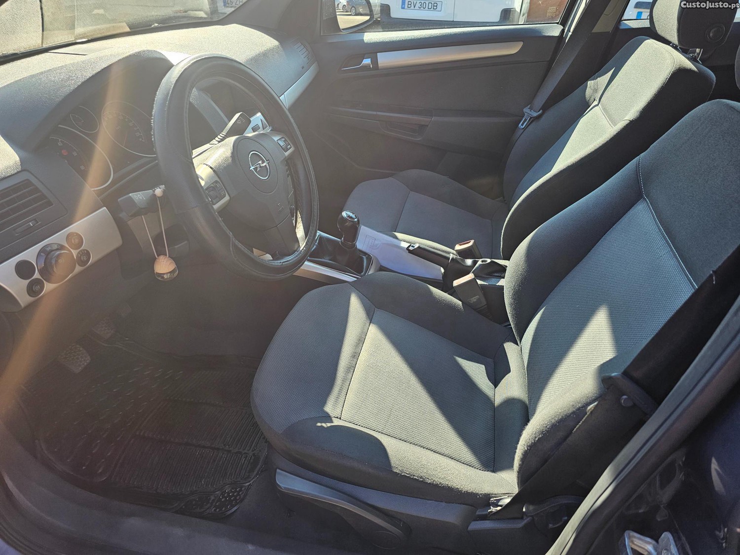 Opel Astra 1.3 CDTI — fotografia 10