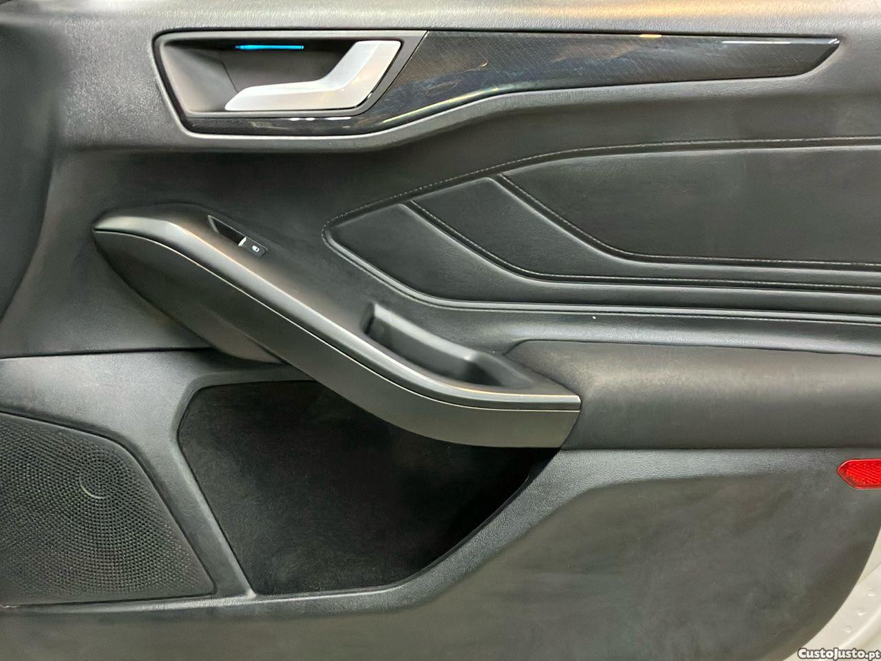 Ford Focus 1.0 EcoBoost MHEV ST-Line X — fotografia 3