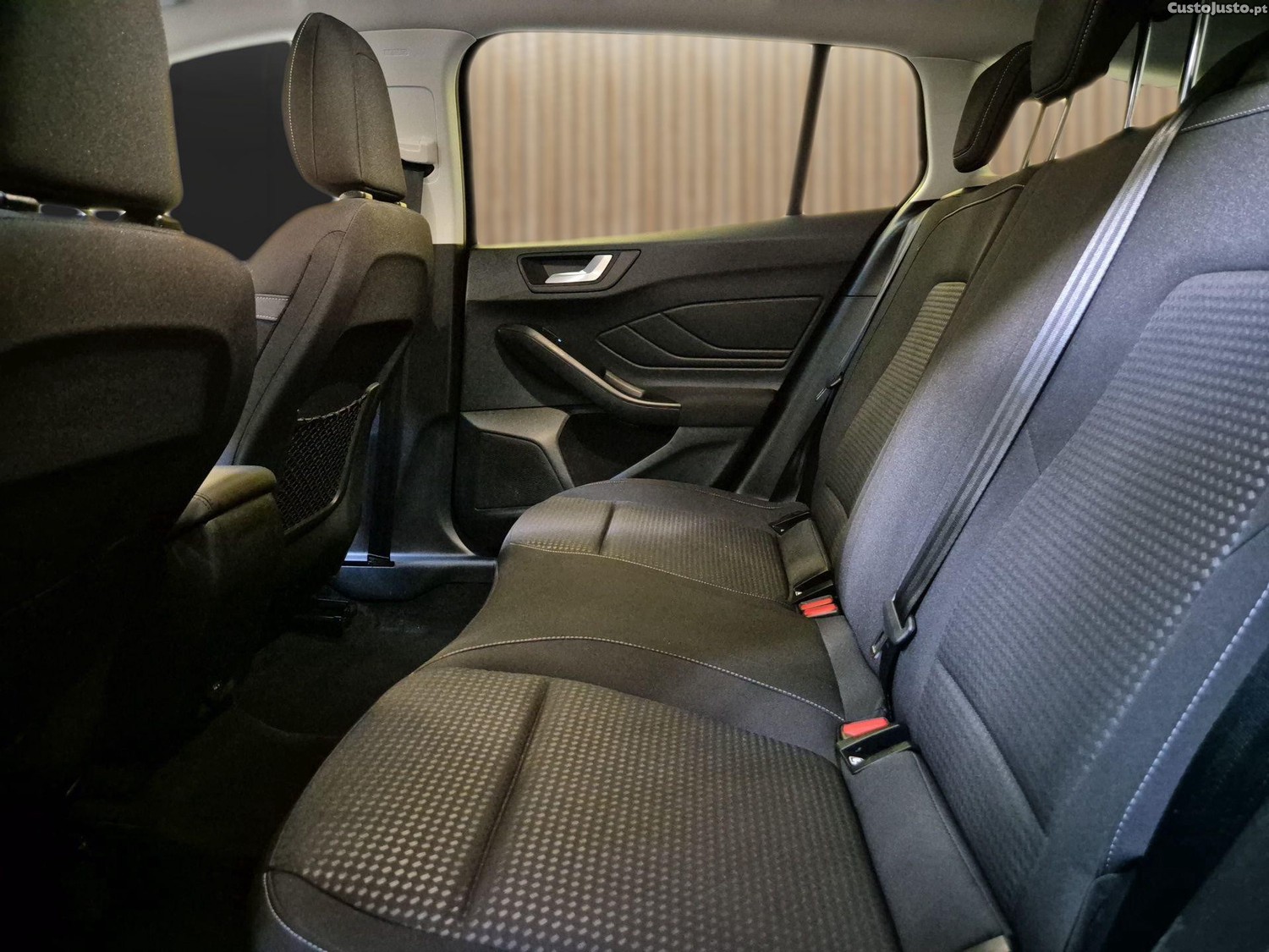 Ford Focus 1.5ecoblue — fotografia 2