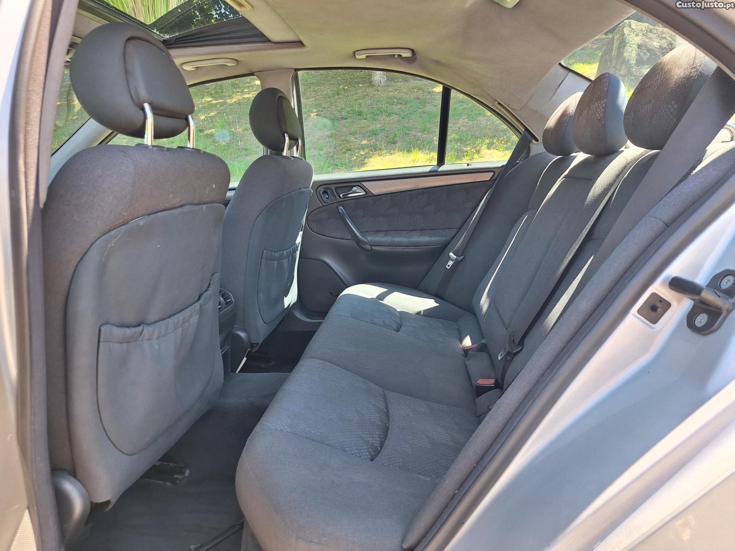 Mercedes-Benz C 220 Avantgarde Automático — fotografia 5