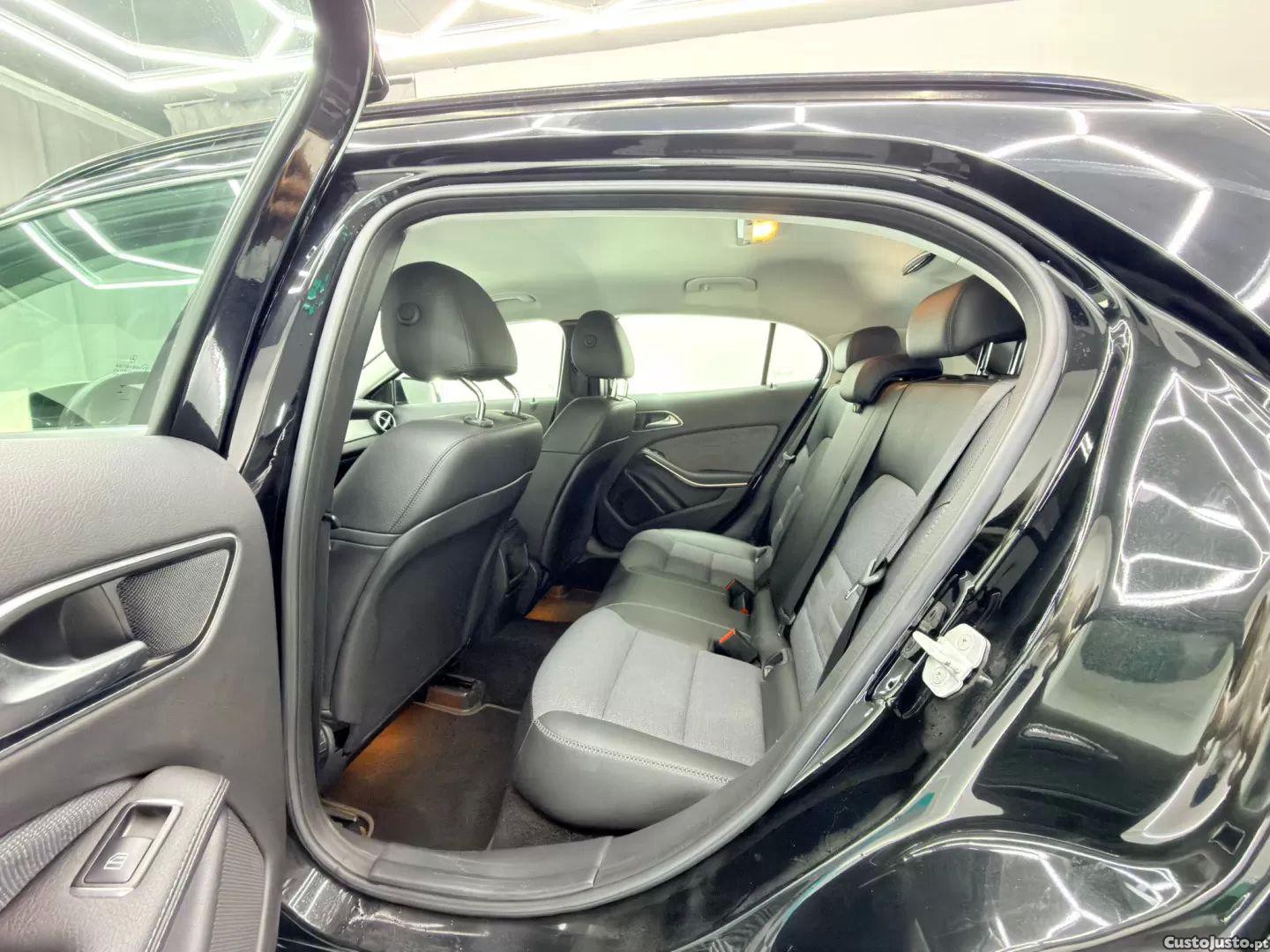 Mercedes-Benz GLA 200 Aut. — fotografia 13