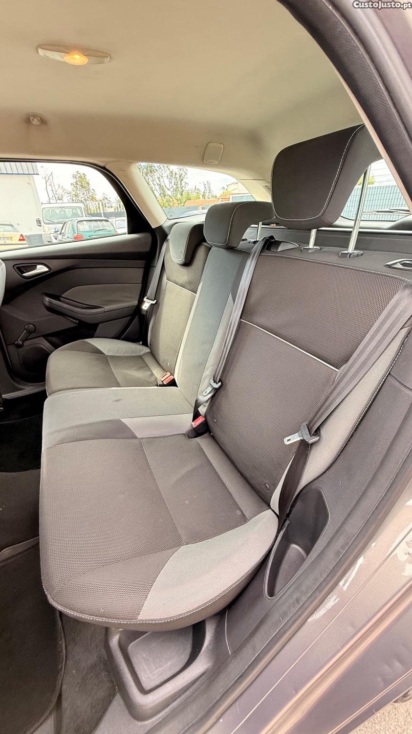 Ford Focus 1.6 TDCI de 2012 — fotografia 3
