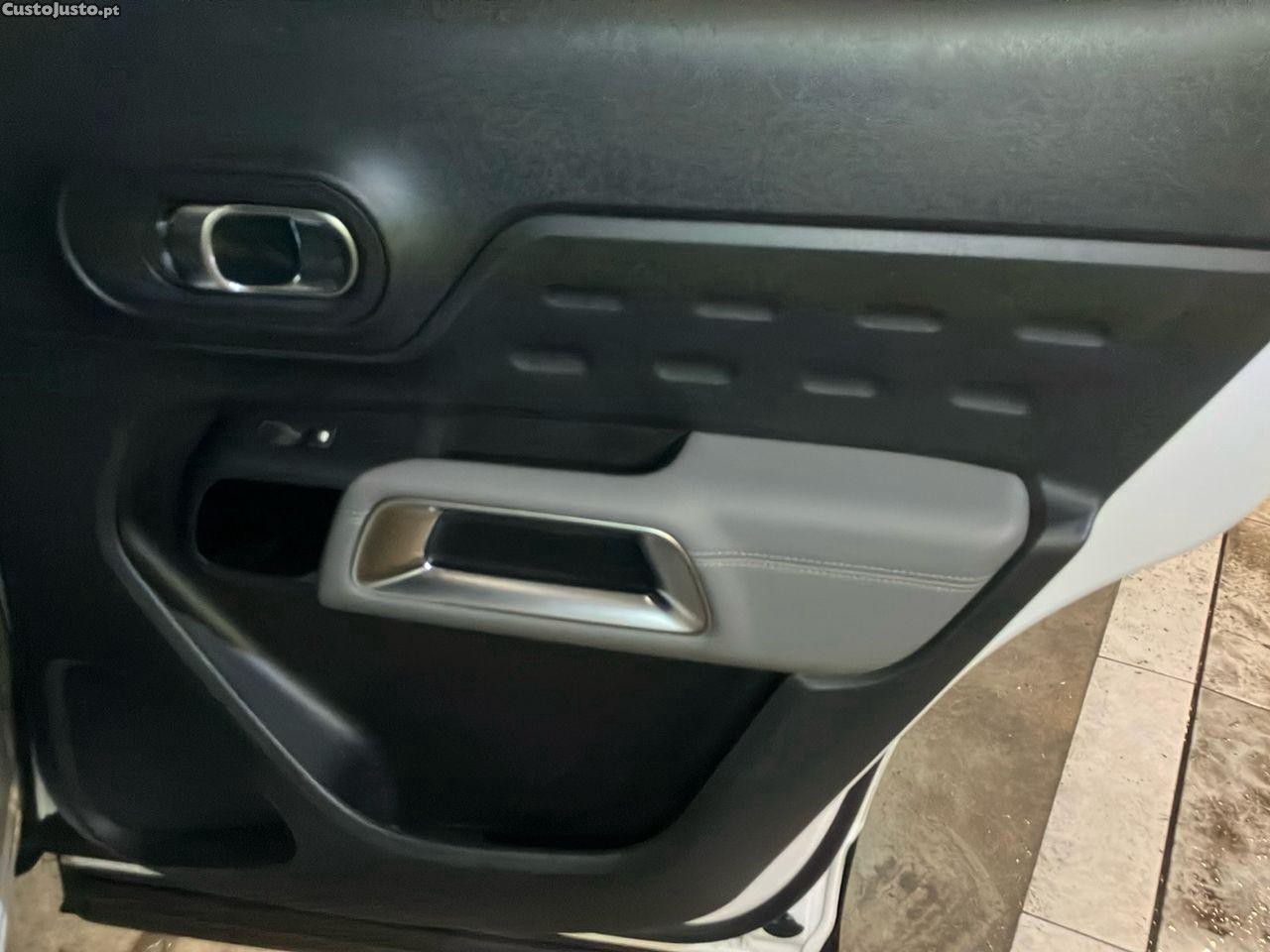 Citroën C5 Aircross 1.6 Hybrid Shine e-EAT8 — fotografia 14