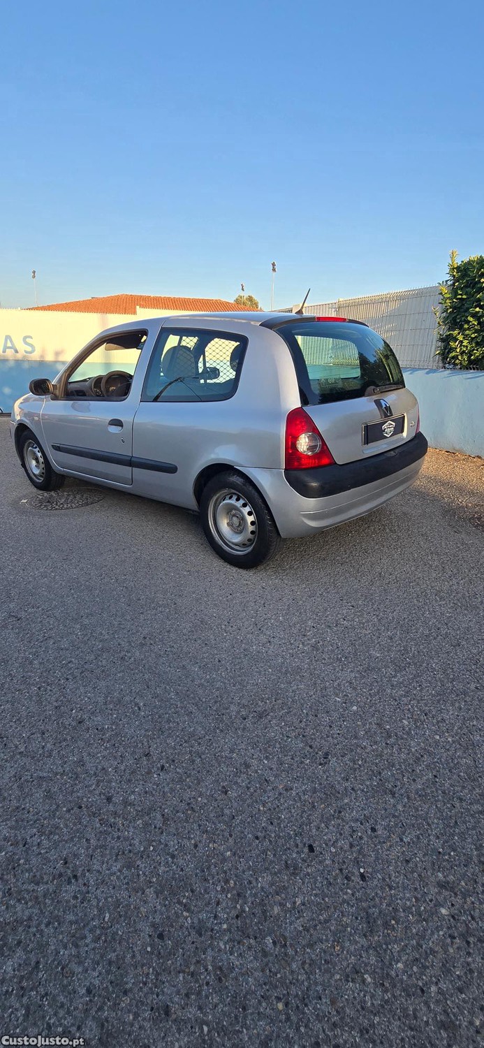 Renault Clio Stroria comercial 1.5 DCI — fotografia 4