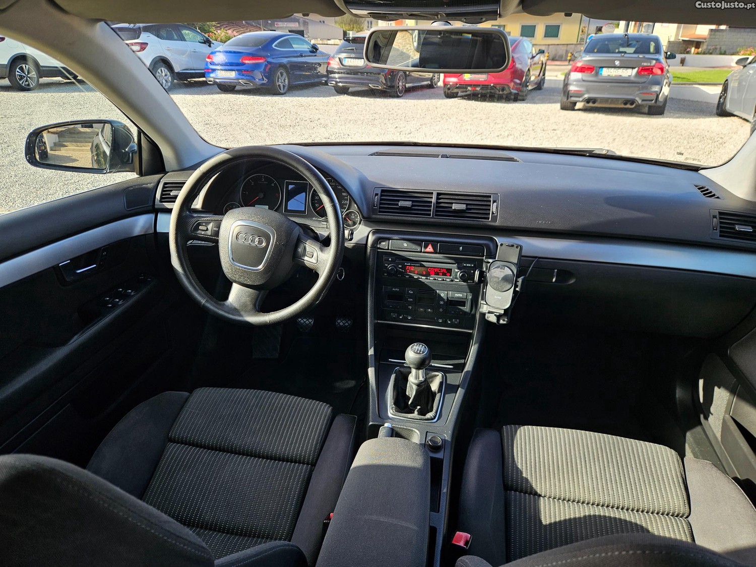 Audi A4 AVANT 2.0 TDI 140CV — fotografia 5