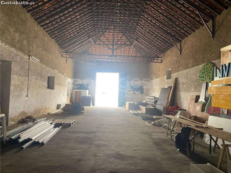 Excelente Armazém Com 352M² Situado Em Almodôvar!