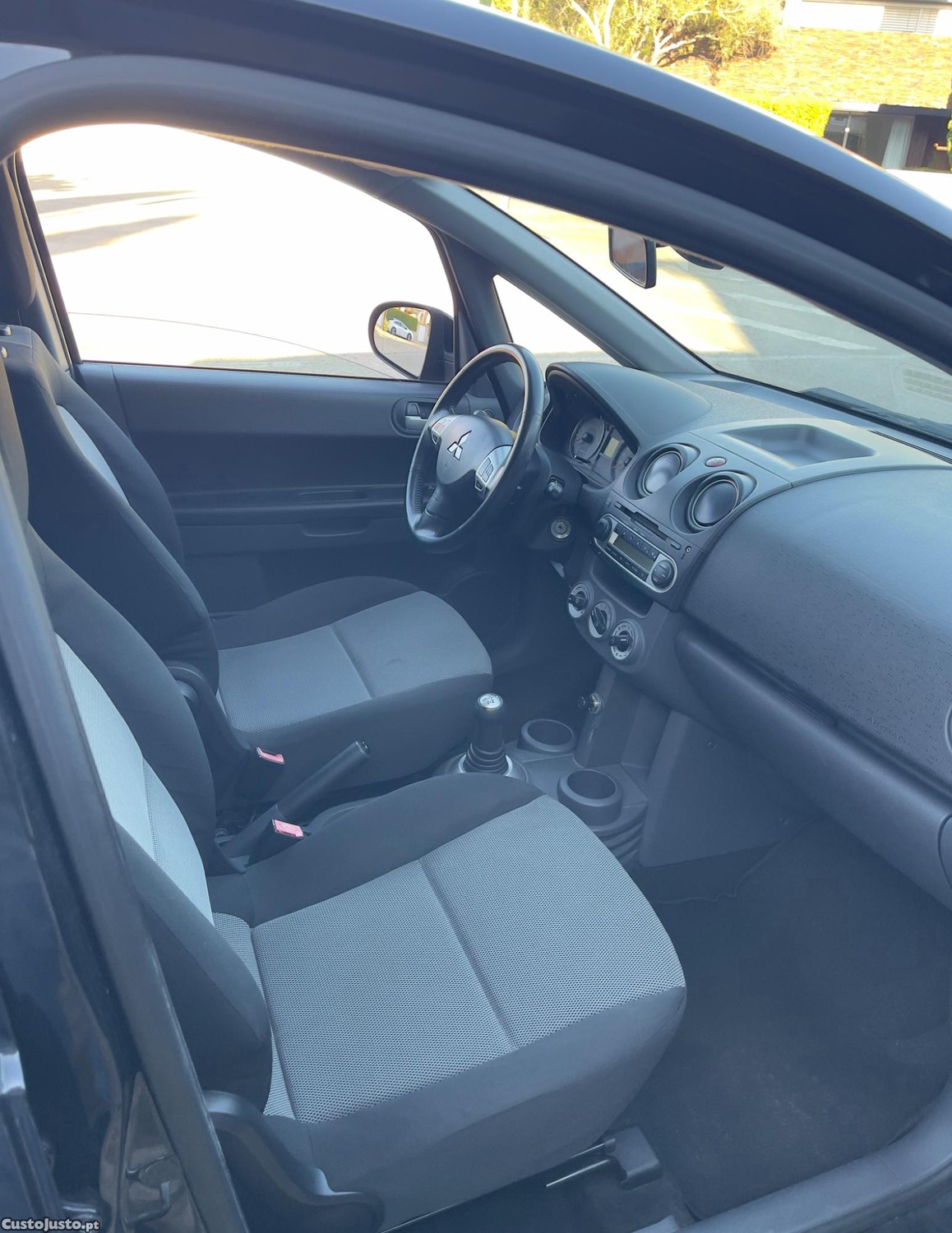 Mitsubishi Colt Automático — fotografia 4