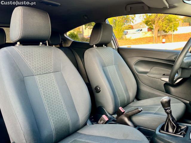 Ford Fiesta 1.25i 16V TITANIUM PLUS+ 82CV | COMO NOVO | BLUETOOTH | MÃOS LIVRES | USB | VIDROS PRIVACY — fotografia 6