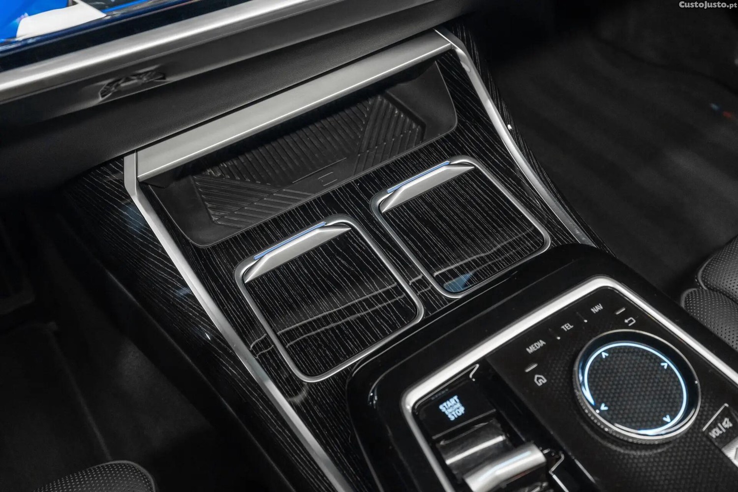 BMW 750 e xDrive Pack Desportivo M — fotografia 11