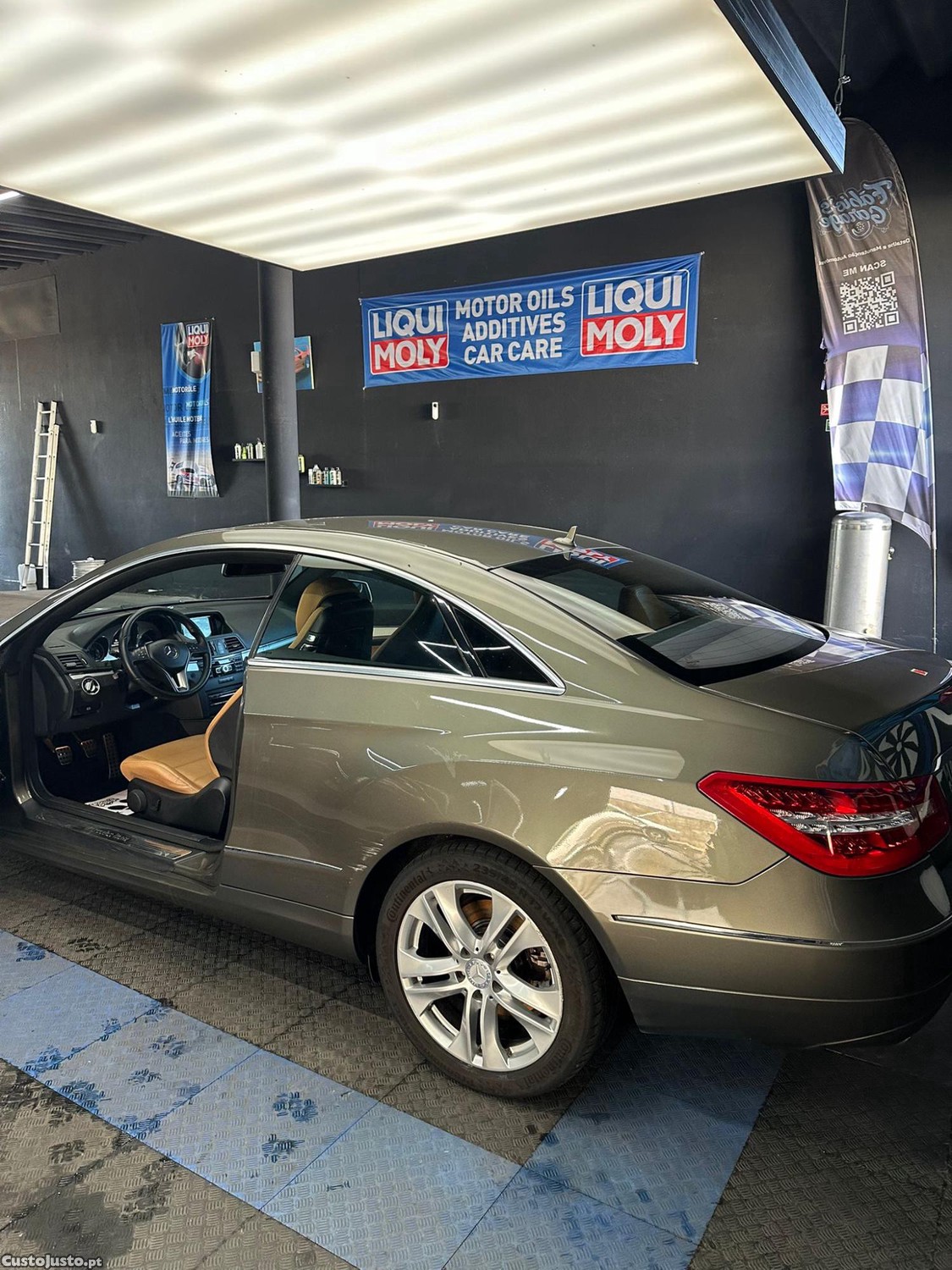 Mercedes-Benz E 220 COUPÉ — fotografia 3