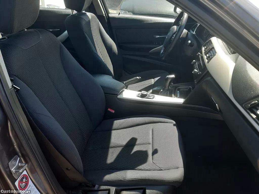 BMW 318 D touring line sport — fotografia 2