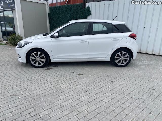 Hyundai i20 1.1 Classic 75 Cv — fotografia 2