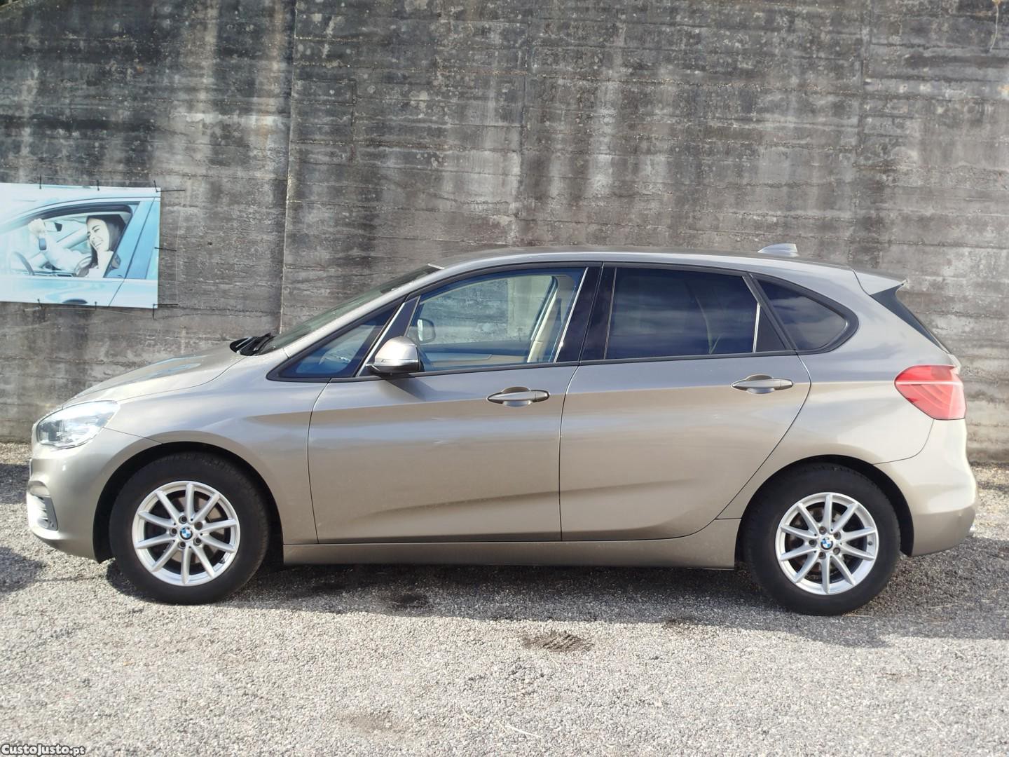 BMW 216 Active Tourer d Luxury Line — fotografia 6