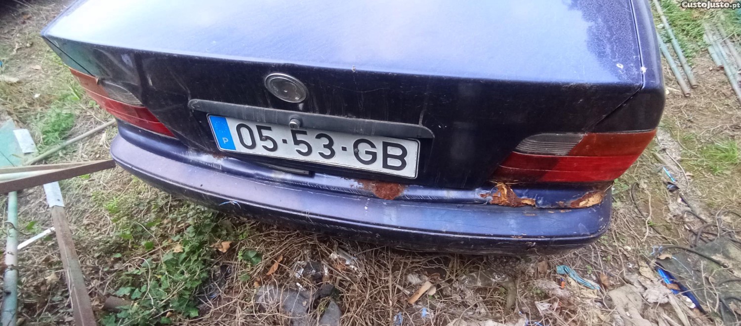 BMW 318 Deisel inteiro para peças com documentos ler — fotografia 5