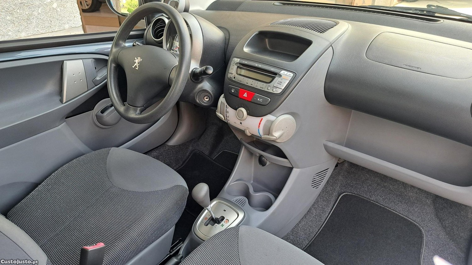 Peugeot 107 1.0 Trendy 2 Tronic - 07 — photo 3