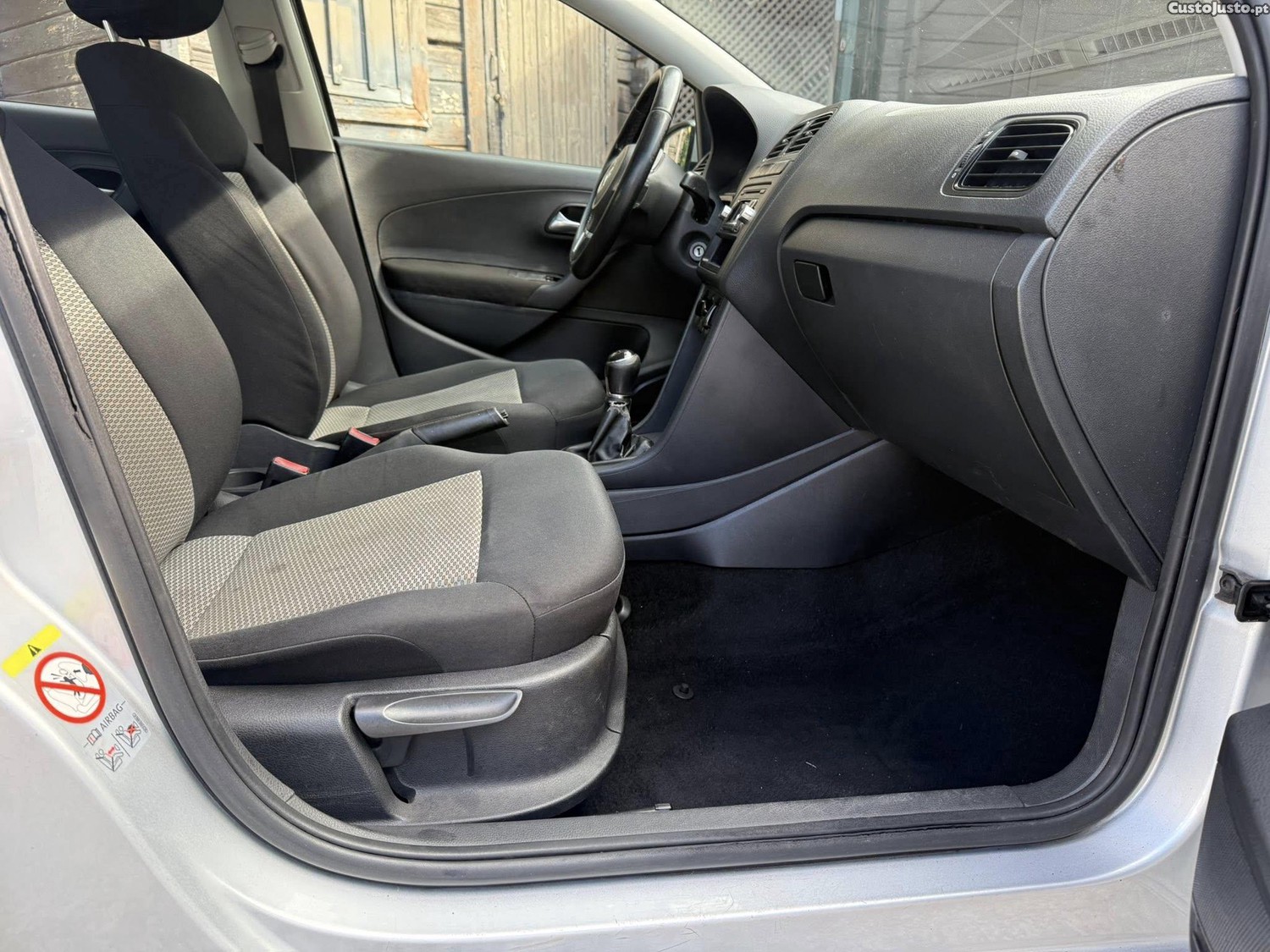 Volkswagen Polo 1.4 TDI Confortline — fotografia 2