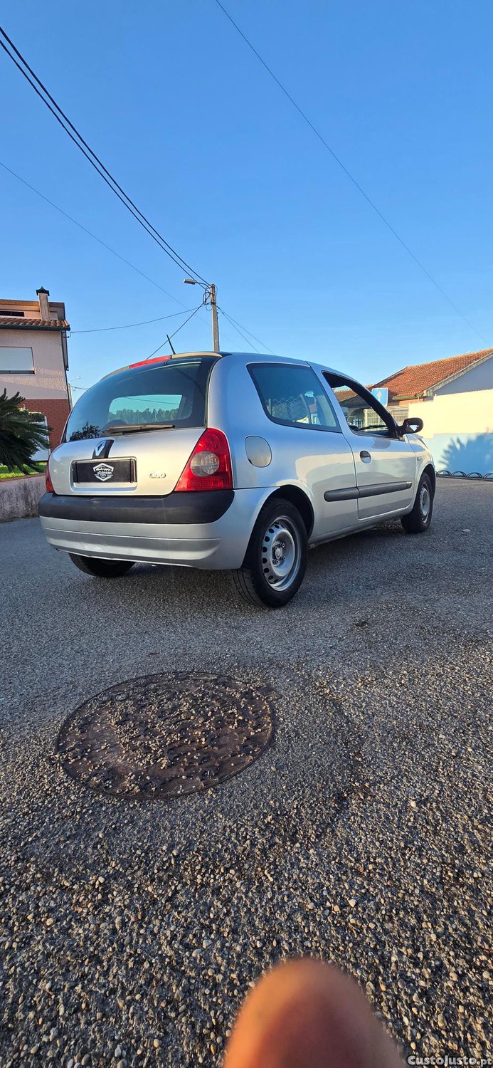 Renault Clio Stroria comercial 1.5 DCI — fotografia 3