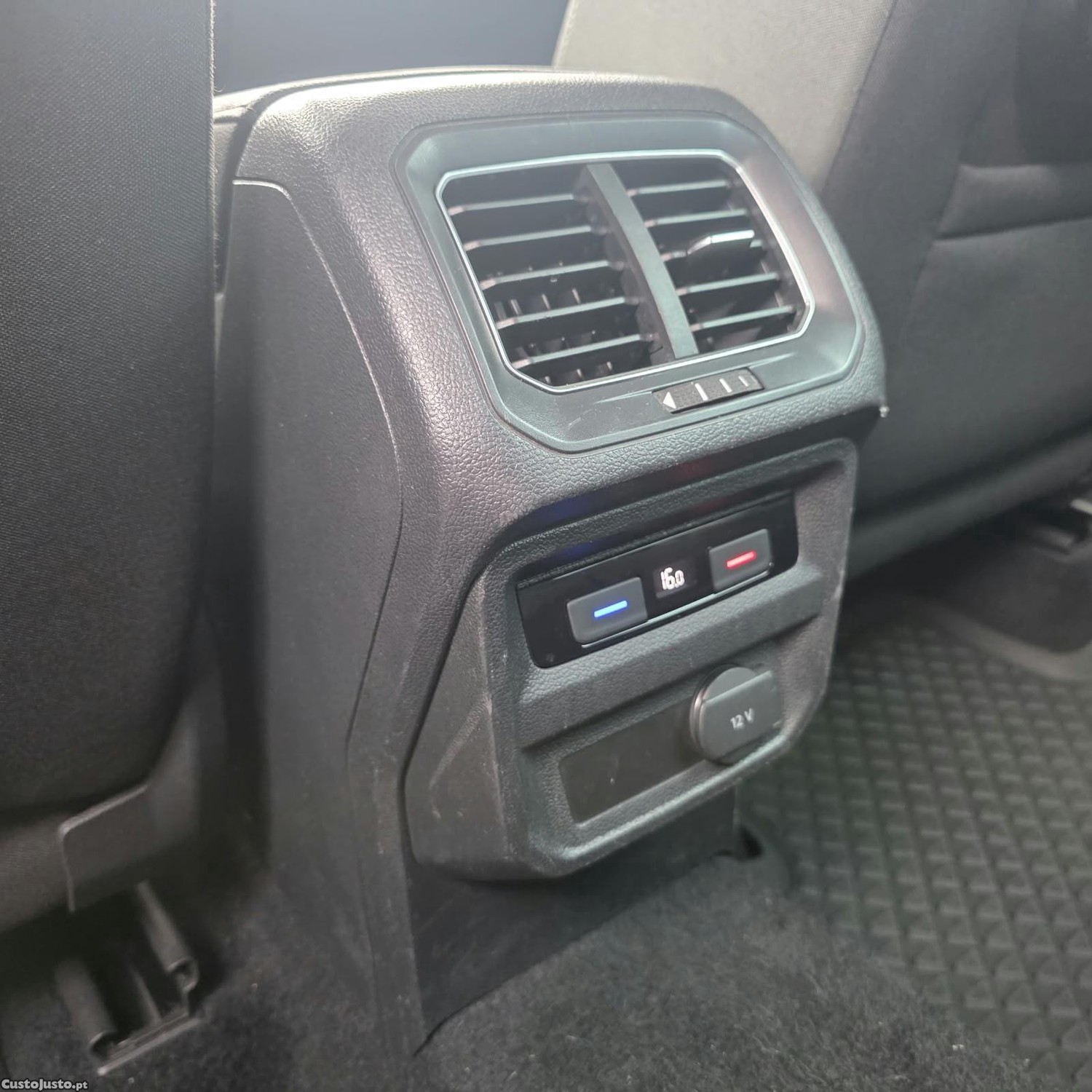 Volkswagen Tiguan 2.0 TDi Sport BlueMotion — fotografia 18