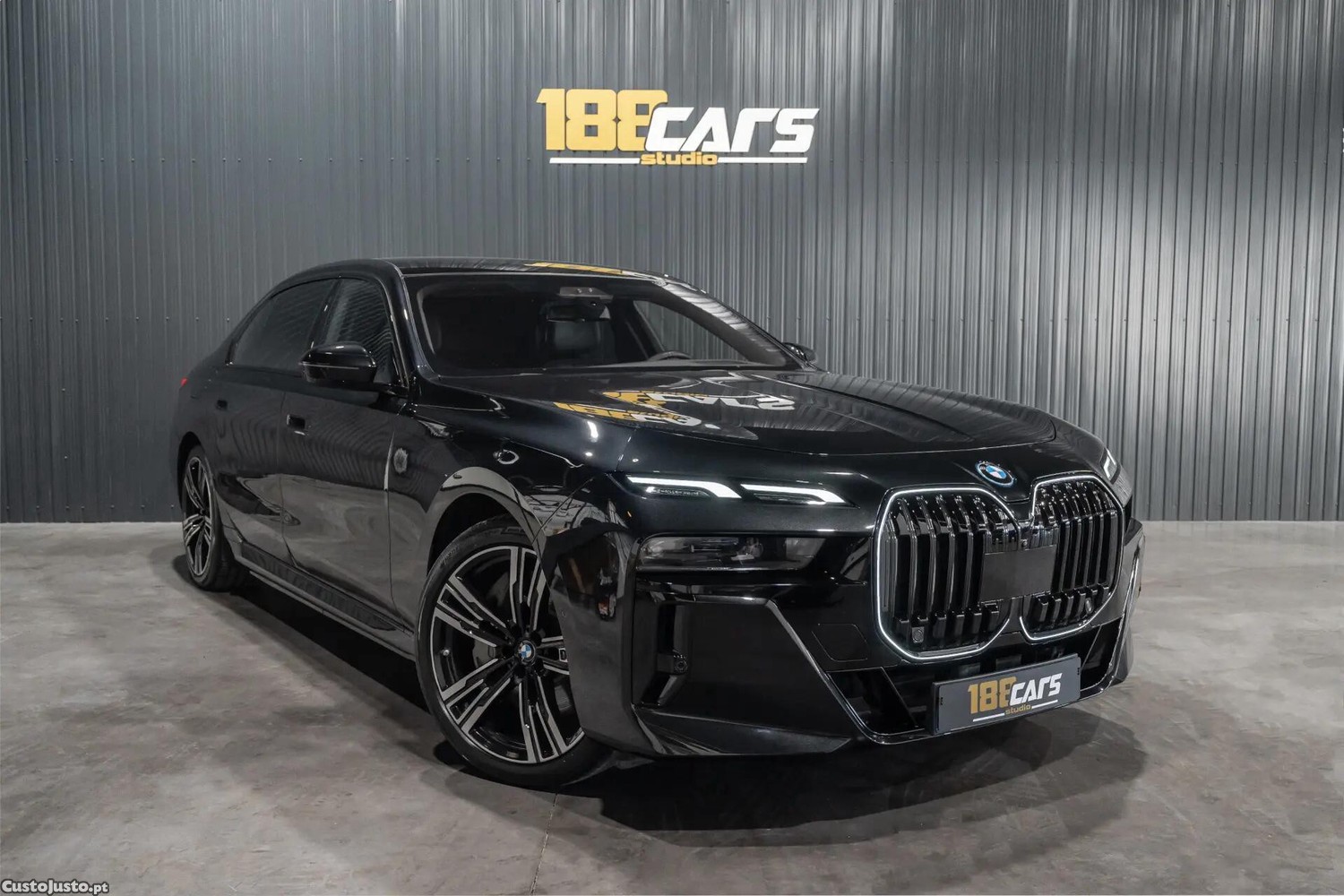 BMW 750 e xDrive Pack Desportivo M — fotografia 23
