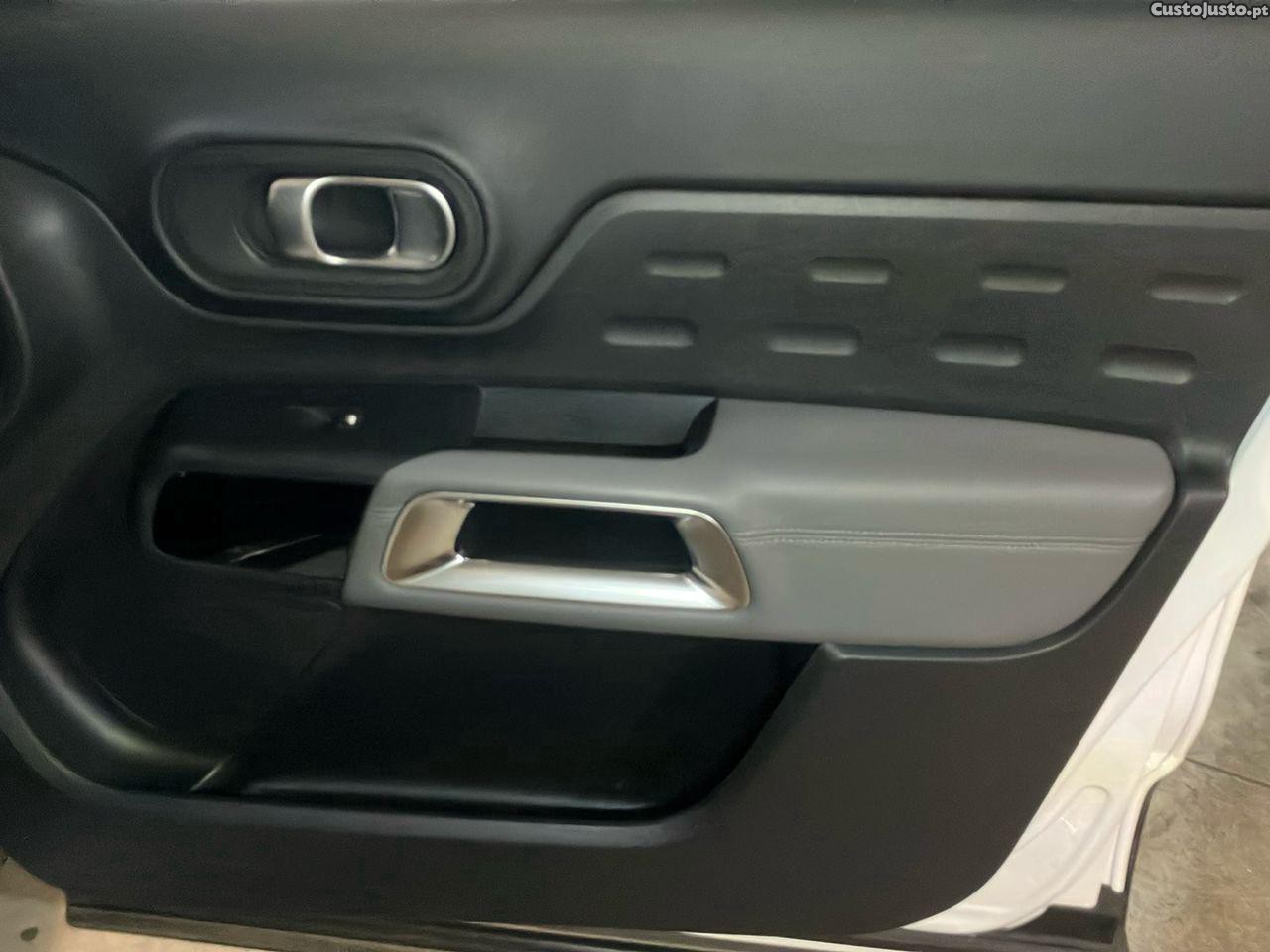 Citroën C5 Aircross 1.6 Hybrid Shine e-EAT8 — fotografia 15