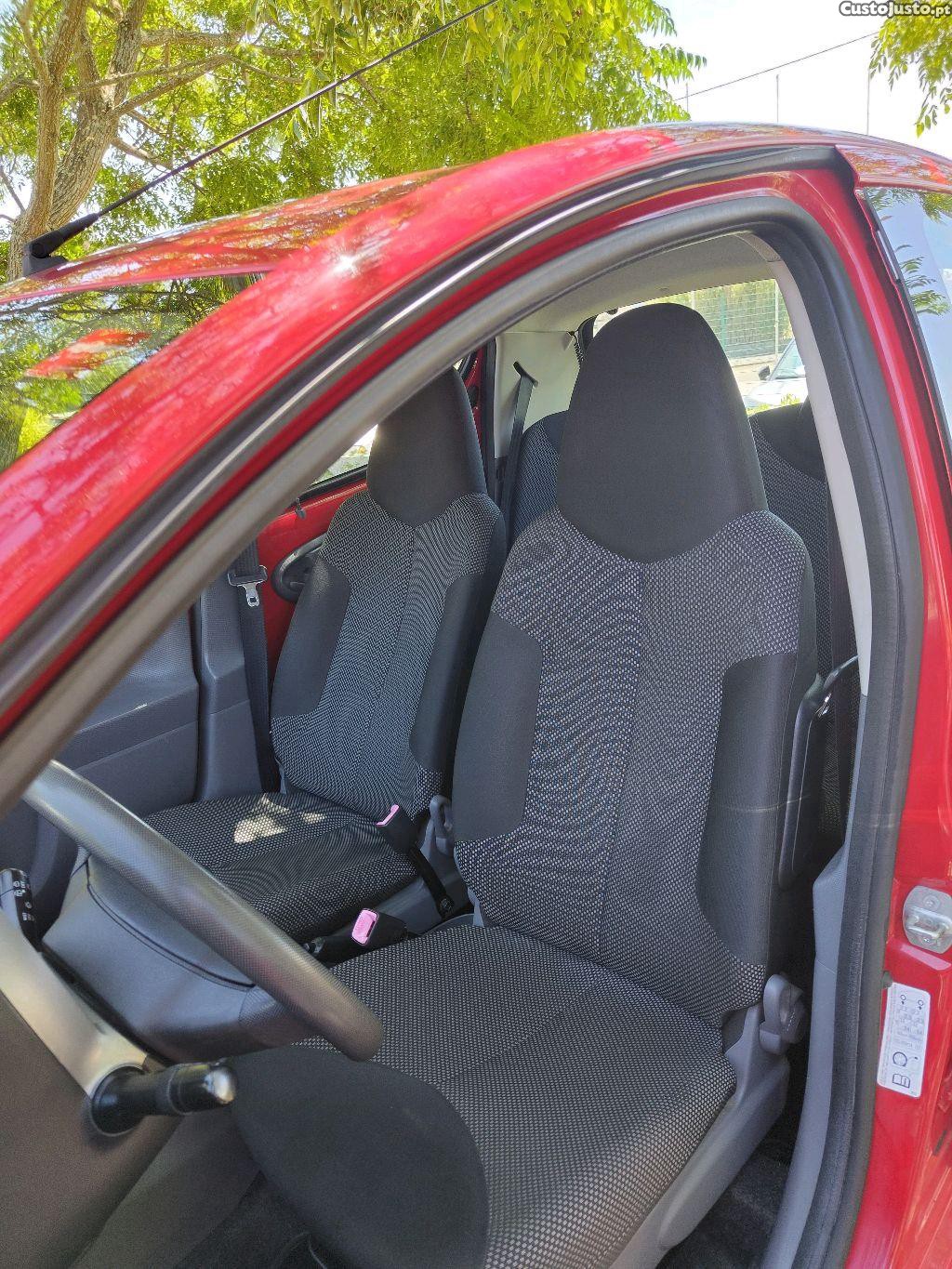 Toyota Aygo Blue — fotografia 4