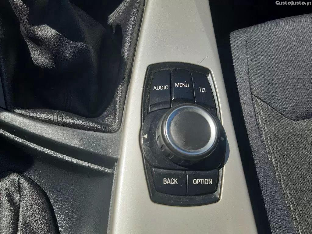 BMW 318 D touring line sport — fotografia 9