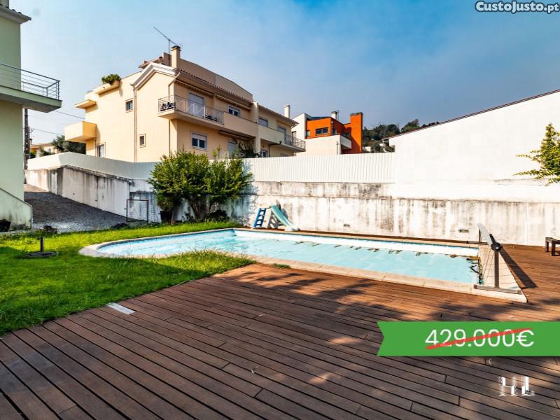 Moradia T4 Com Piscina Em Barcouço!
