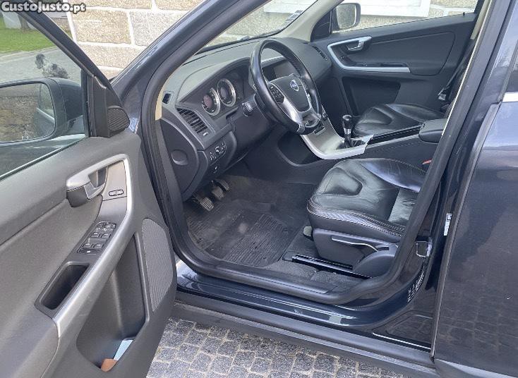 Volvo XC 60 Drive e — fotografia 2