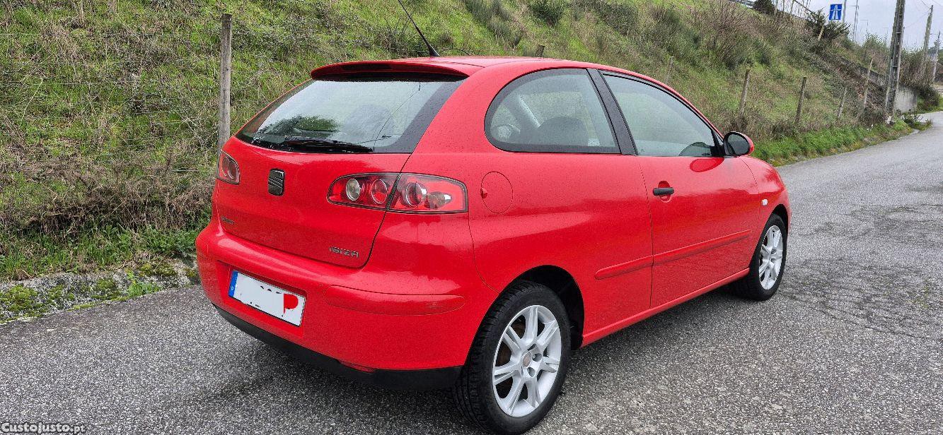 SEAT Ibiza 1.2i — fotografia 2