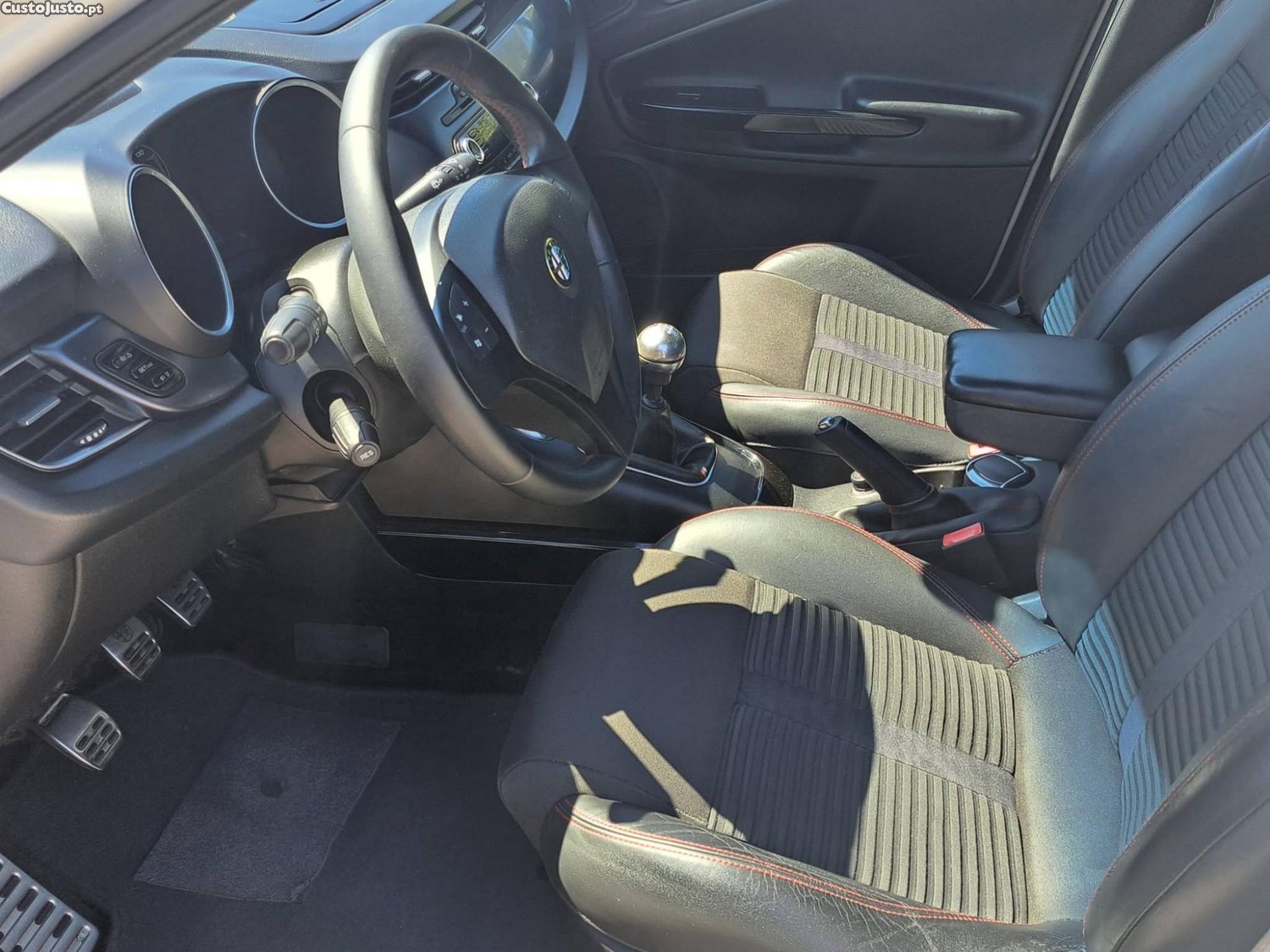 Alfa Romeo Giulietta 1.6 JTDM Distictive 105 cv — fotografia 14