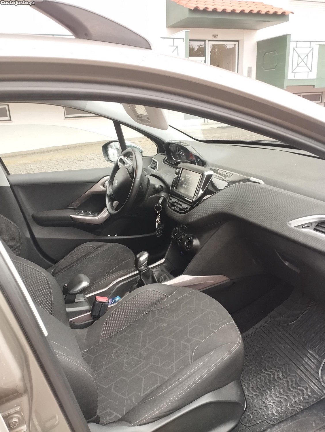 Peugeot 2008 PureTech — fotografia 4
