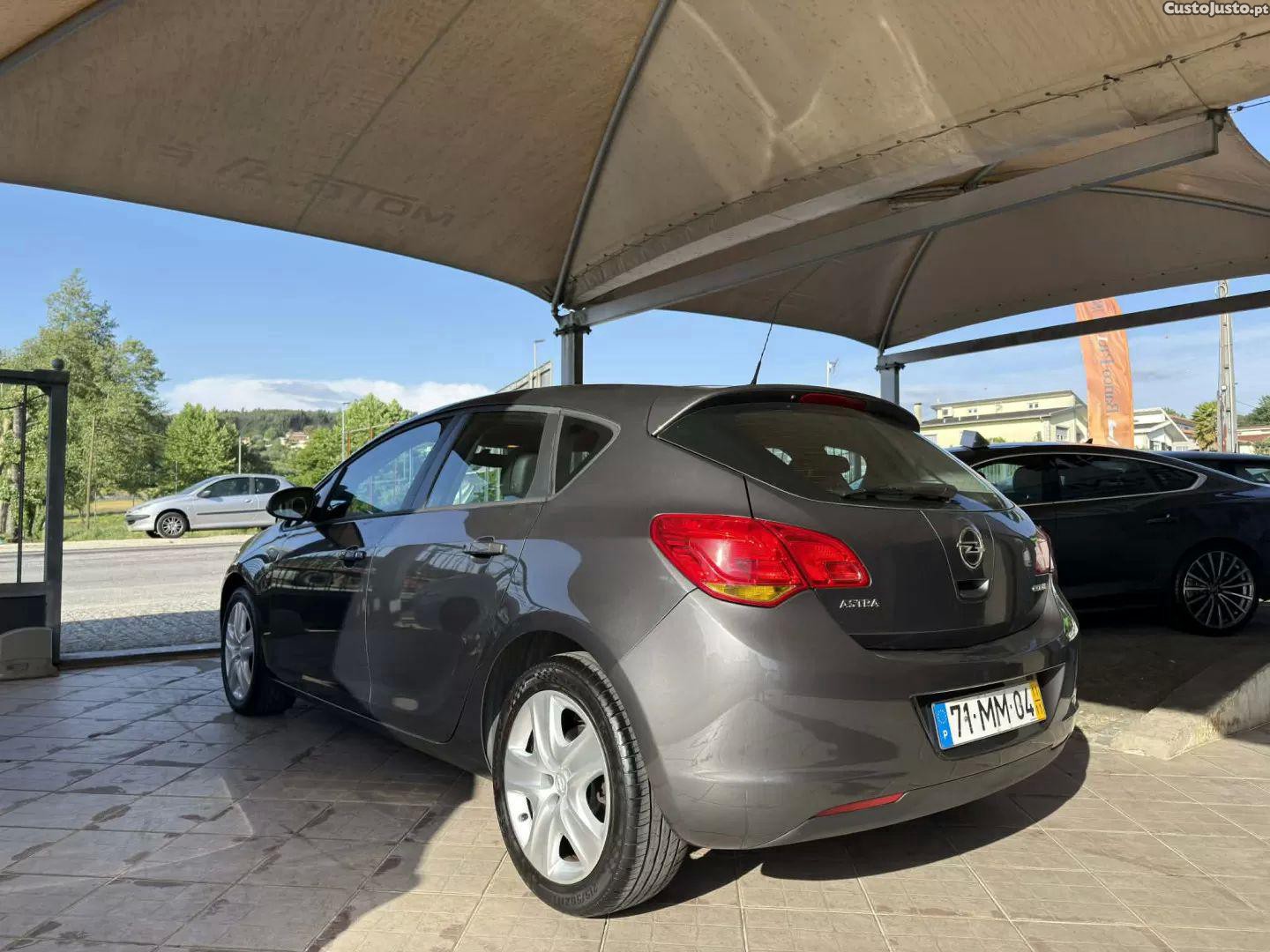 Opel Astra 1.3 cdti enjoy — photo 4