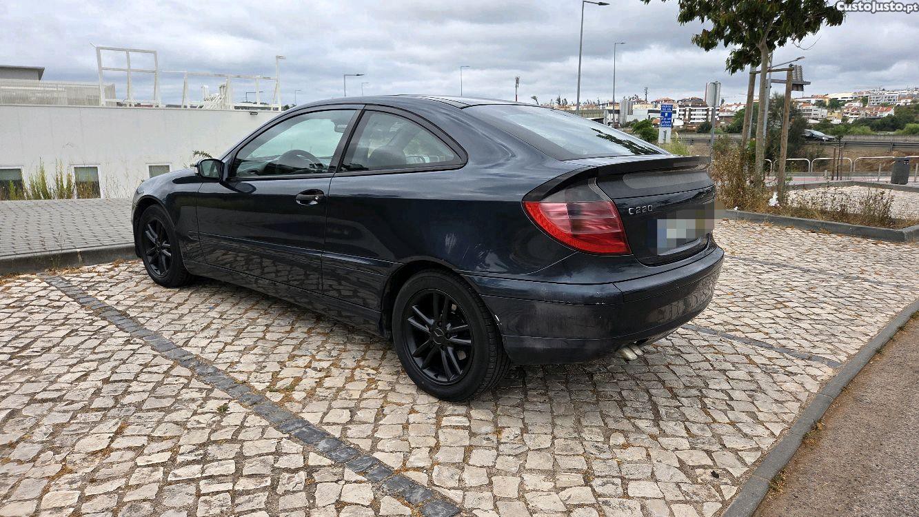 Mercedes-Benz C 220 SportCoupe 143cv — fotografia 9