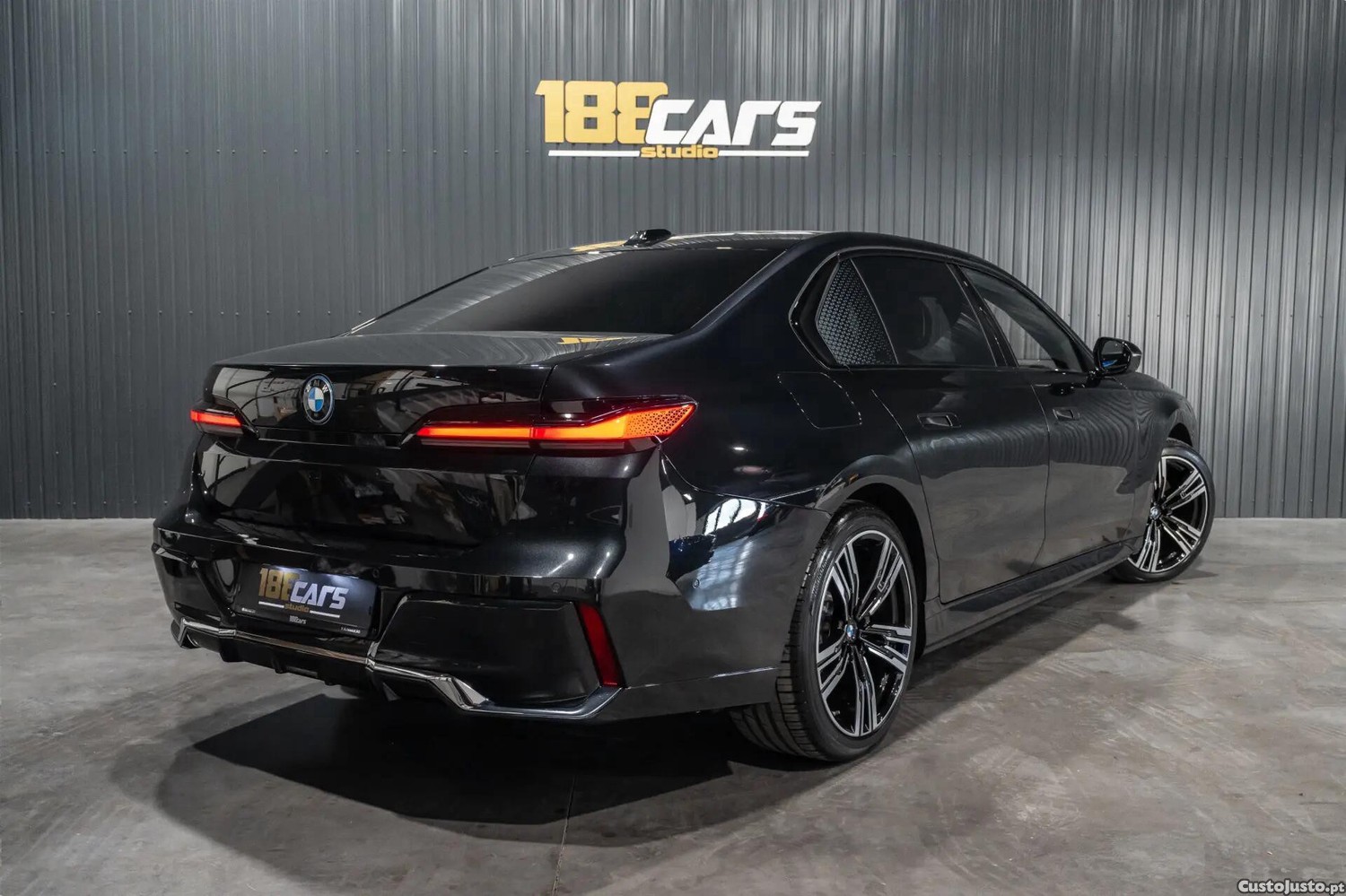 BMW 750 e xDrive Pack Desportivo M — fotografia 21
