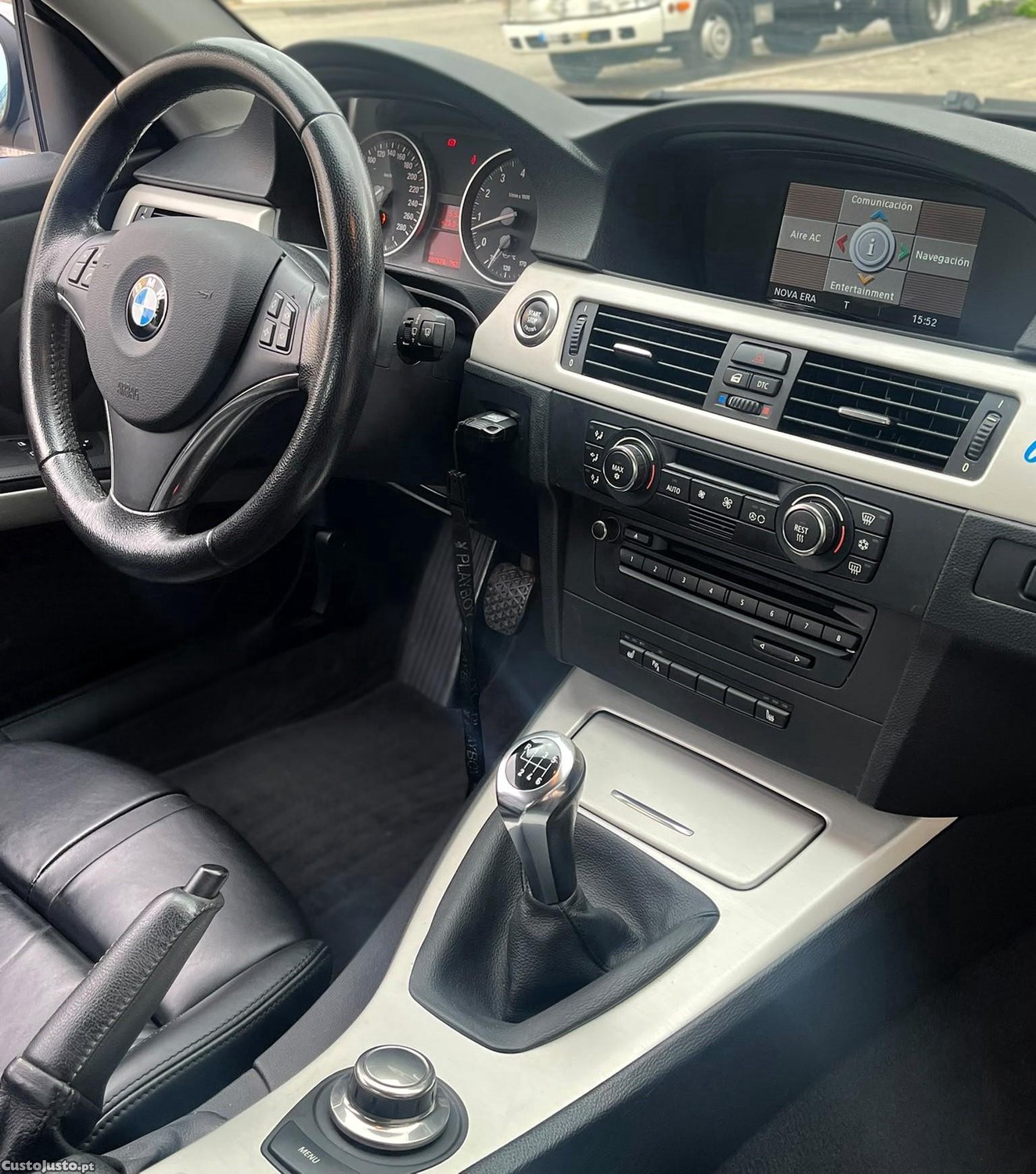 BMW 330 i — fotografia 12