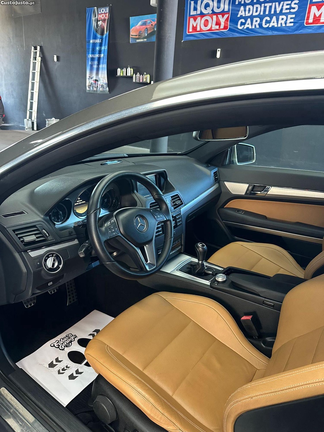 Mercedes-Benz E 220 COUPÉ — fotografia 11