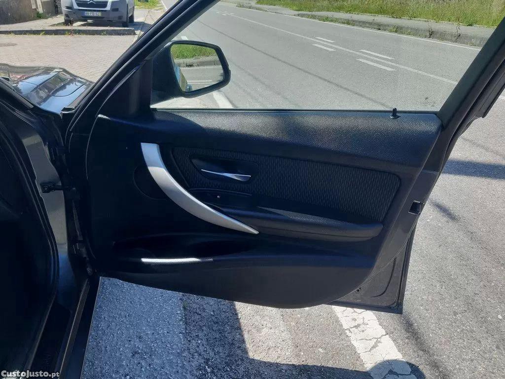 BMW 318 D touring line sport — fotografia 4