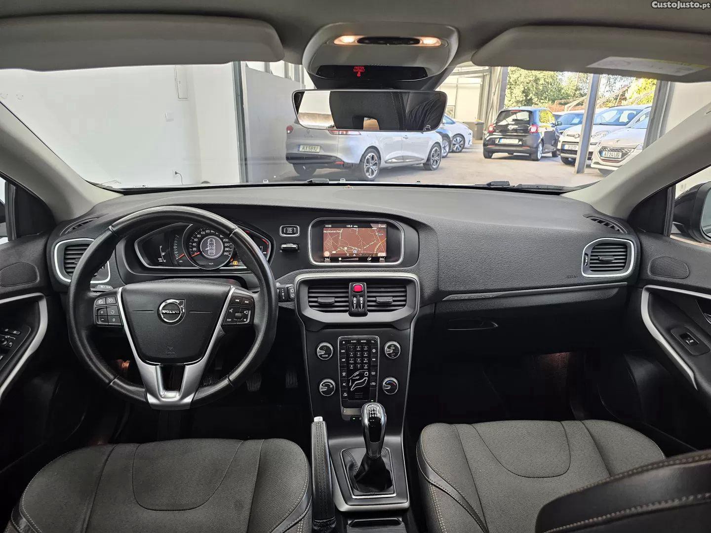 Volvo V40 2.0 d2 momentum — fotografia 9
