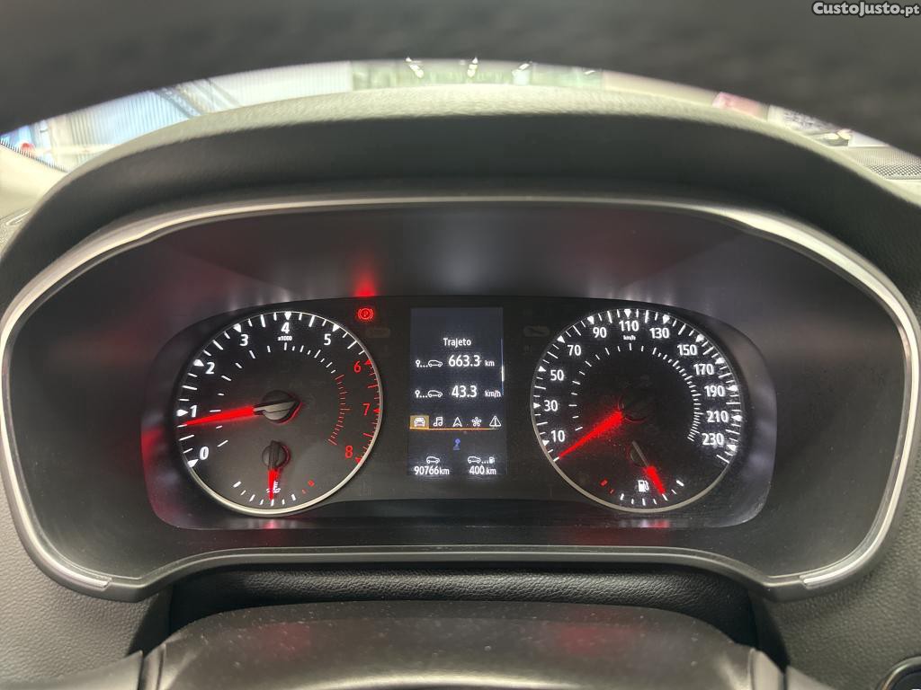 Renault Mégane 1.3 TCe Limited 140cv — fotografia 17