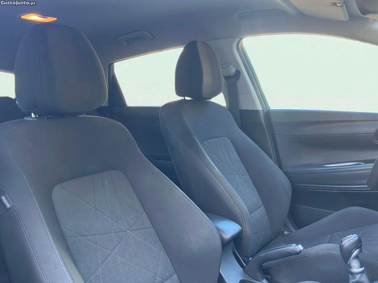 Hyundai Bayon 1.0 T-GDI Premium TT — fotografia 10